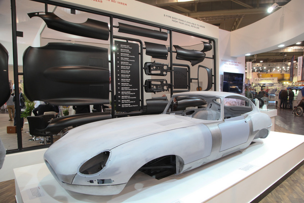 Dabei helfen natürlich vorgefertigte Karosseriebleche.