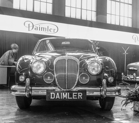 Daimler  (1965) - mit der Karosserie des Konzernbruders Jaguar und dem 2,4 Liter grossen Daimler-V8-Motor - Genfer Automobilsalon 1965