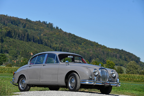 Bild: Daimler 2 1/2-litre V8 Saloon (1963) - Lot 147 an der Versteigerung der Oldtimer Galerie Toffen am 23. März 2024