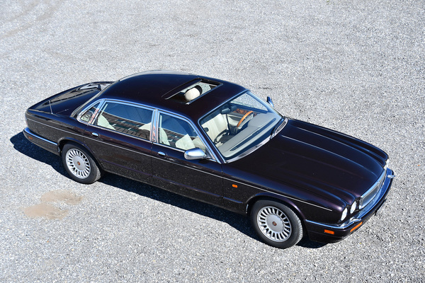 Daimler 4,0 Majestic (1996) - als Lot 07 an der Versteigerung der Oldtimer Galerie in Toffen am 19. Oktober 2019