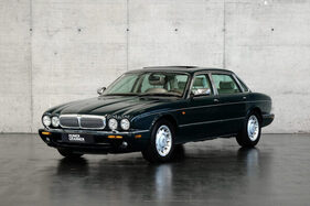 Daimler 8 4,0 Litre LWB (2000) - als Lot 015 an der Humer und Granner Classic Expo Salzburg Versteigerung 2024