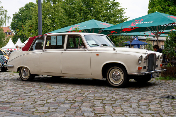 Daimler DS 420 (1985) – Seltene Landaulet-Ausführung der Staatslimousien. Ab Werk gab es nur zwei Stück, eine unbekannte Anzahl wurde nachträglich umgebaut – Oldtimer Open Air 2024