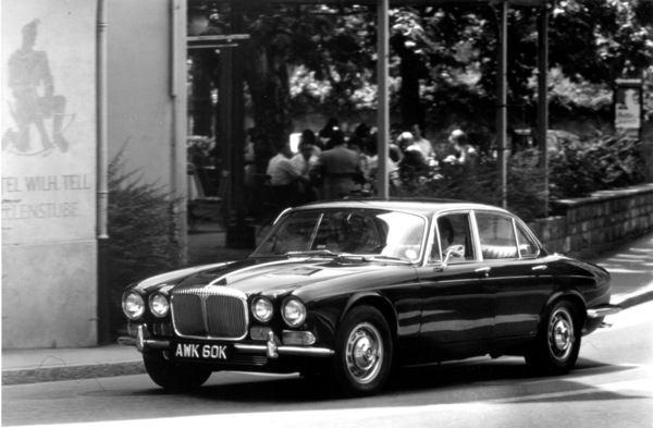 Daimler Double Six (1972) - Kühlergrill mit Längsstäben