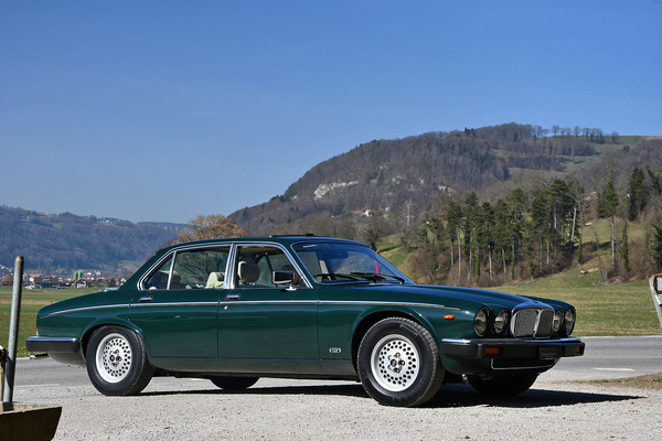 Bild: Daimler Double Six (1989) - gemeldet als Lot 149 für Versteigerung der Oldtimer Galerie Toffen vom 27. März 2021
