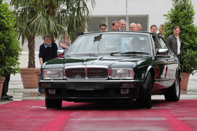 Daimler Double Six 6.0 (1995) - für nur CHF 12'320 oder EUR 11'303 verkauft - an der Dolder-Versteigerung der Oldtimer Galerie am 11. Juni 2016
