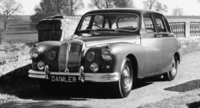 Daimler Majestic Major (1964) - Auf einem historischen Werksbild.