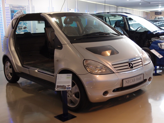 Daimler Necar Studie -Brennstoffzellen-Auto auf der Basis der ersten A-Klasse mit Sandwichboden