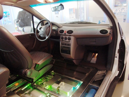 Daimler Necar Studie -Brennstoffzellen-Auto auf der Basis der ersten A-Klasse mit Sandwichboden