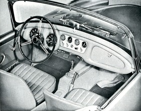Daimler SP 250 (1959) - Interieur eines Linkslenkers - aus dem Verkaufsprospekt