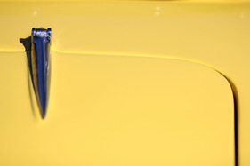 Daimler SP 250 (1960) - Aussenliegende Scharniere an der Kofferraumklappe