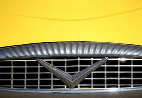 Daimler SP 250 (1960) - Charakteristischer Kühlergrill
