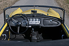 Daimler SP 250 (1960) - Wohnliches Interieur, auch das Armaturenbrett ist mit Leder eingefasst