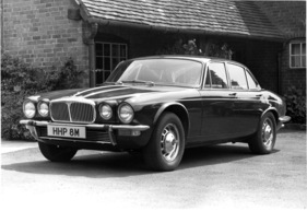 Daimler Sovereign Serie 2 (1974) - US-Normen zwangen die Stossfänger nach oben