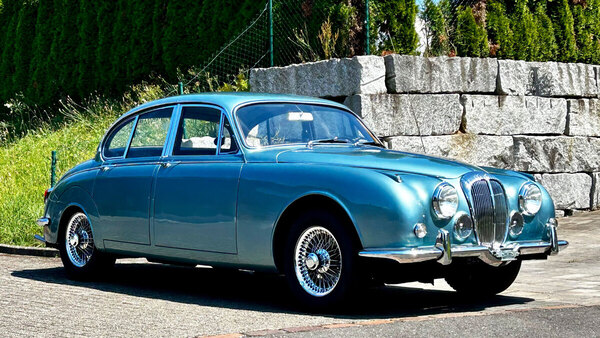 Daimler V8-250 (1969) als Lot 10 am 13. September 2025 bei Emil Frey Classic Auctions