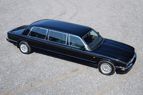 Daimler V8 6 Door Limousine by Eagle (1998) - als Lot 03 an der Versteigerung der Oldtimer Galerie Toffen am 14. Oktober 2017