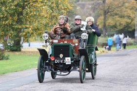 Daimler Wagonette (1899) - am Bonhams London to Brighton Veteran Car Run 2014 Daimler Wagonette (1899) - am Bonhams London to Brighton Veteran Car Run 2014