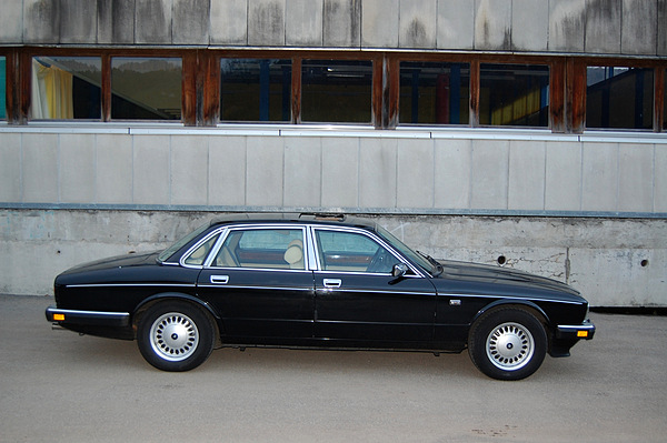 Daimler XJ40 3.6 (1988) - angeboten als Lot 01 an der Versteigerung der Oldtimer Galerie Toffen vom 1. Dezember 2012