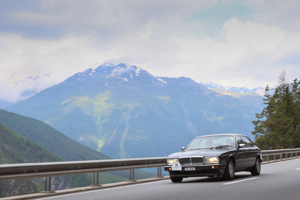 Daimler XJ6 4.0 (1991) - 30. BCCM St. Moritz “Safari Edition” 2024