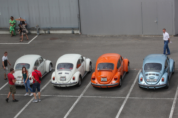 Damals dominieren, in Schinznach-Bad omnipräsent - VW Käfer verschiedener Jahrzehnte - AMAG Classic Day 2022