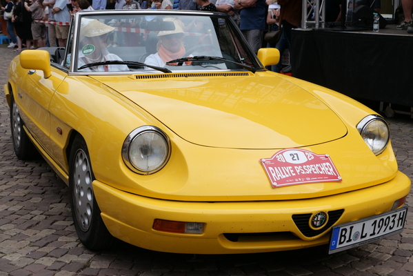 Damenteam im Alfa Spider Tipo 115 mit Zweiliter-Vierzylinder und 120 PS – Einbecker Oldtimertage 2025