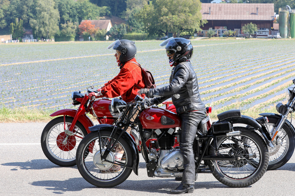 Damenwahl: Motorräder von Gilera und Moto Guzzi - Lägern Classic 2024