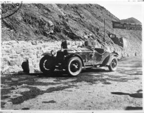 Damenwahl: Rennfahrerin Anna Maria Peduzzi auf Alfa Romeo 1500 SS bei der Corsa dello Stelvio 1933.