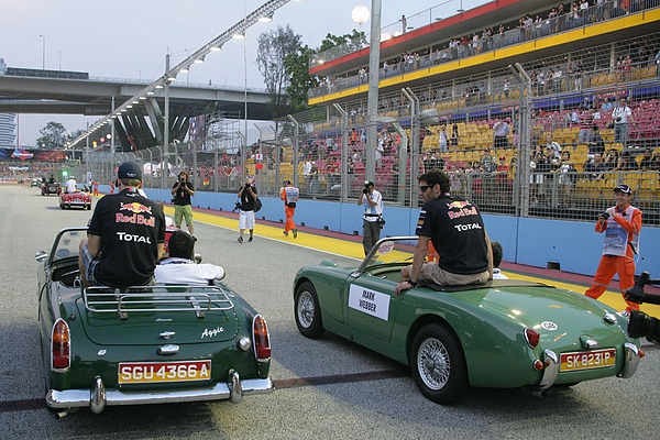 Dann endlich starten auch die beiden Red Bull Piloten zu ihrer Parade, ...