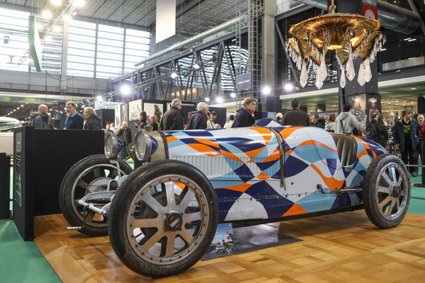 Darf auch ein Bugatti etwas farbiger sein? - Rétromobile Paris 2024