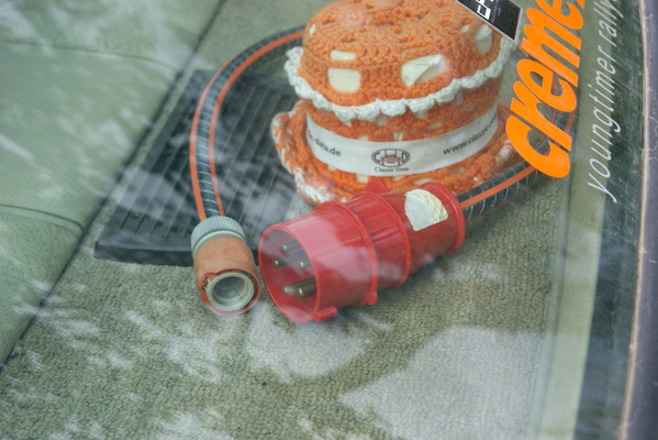 Darf in keiner Werkstatt fehlen: der Adapter für Starkstrom auf Gartenschlauch – Veterama Mannheim 2022