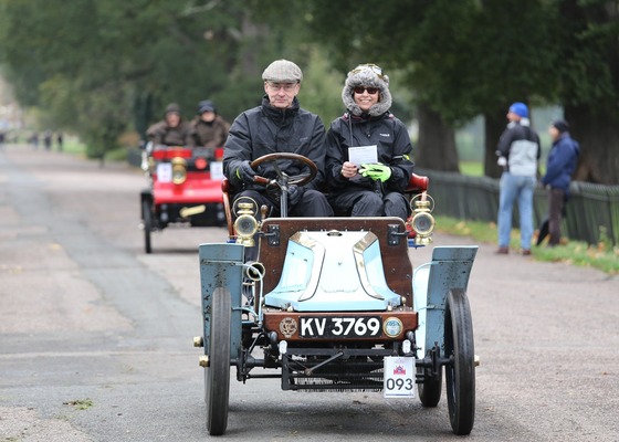 Image: Darracq Two-seater (1901) - at the Bonhams London to Brighton Veteran Car Run 2014