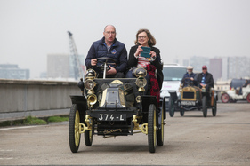 Darracq Type C (1901) - unterwegsmit Messebesuchern - Rétromobile Paris 2022