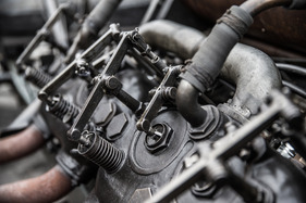 Darracq V8 (1905) - Ventilmechanik - Rétromobile Paris 2016