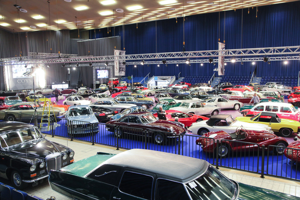 Das Angebot von Coys - rund 120 Automobile - gesehen an der Techno Classica 2016
