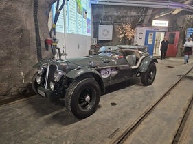 Das Auto des Organisators im Versuchsstollen zum Start des Alpenbrevets - Alpenbrevet 2025 Das Auto des Organisators im Versuchsstollen zum Start des Alpenbrevets - Alpenbrevet 2025