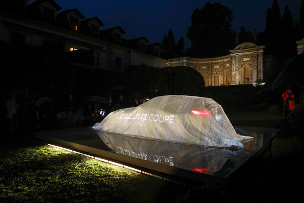 Das BMW Z4 Touring Coupé Konzeptfahrzeug wartet auf die Enthüllung - Concorso d'Eleganza Villa d'Este 2023