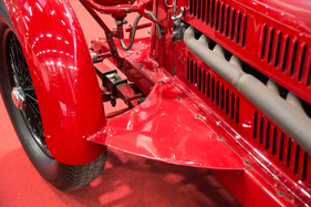 Das "Bargeboard“ gab’s in einfacher Ausführung bereits vor dem Krieg am Alfa-Romeo 8C 2300 Monza, ...