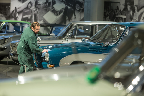 Das Bertone-Coupé wird noch etwas gepützt - BMW-Sonderausstellung im Pantheon 2018