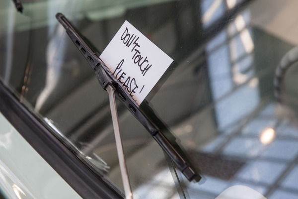 Das Berühren der Figüren mit den Pfoten ist verboten - Retro Classics Stuttgart 2017