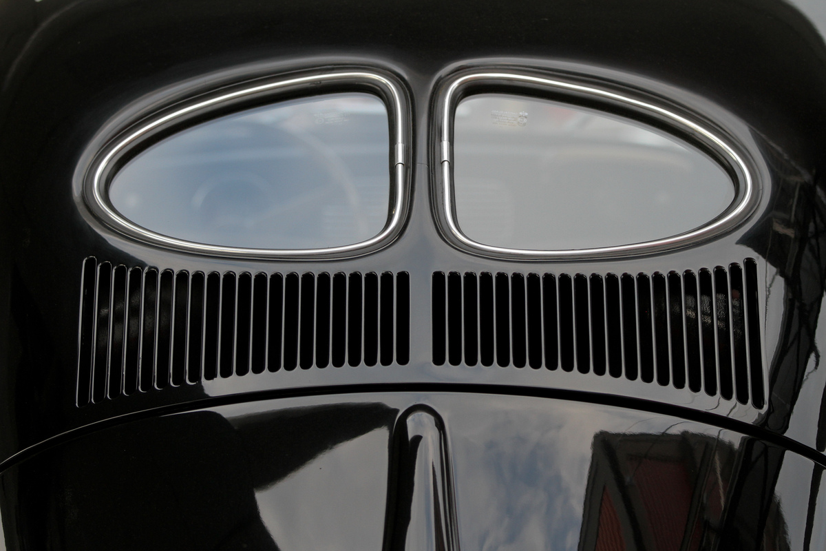 Das Brezelfenster war eines der Erkennungszeichen der ersten VW Käfer, die man sich als Normalbürger für rund DM 5000 oder knapp über 6000 Franken kaufen konnte.