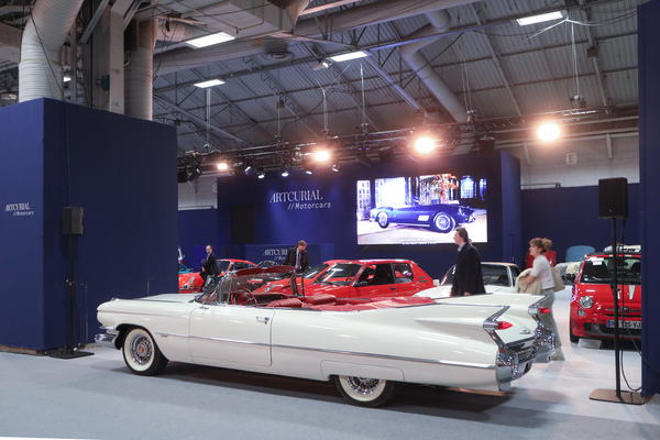 Das Cadillac Série 62 Cabriolet von 1959 wurde für EUR 116'000 verkauft - Artcurial Rétromobile Versteigerung 2024