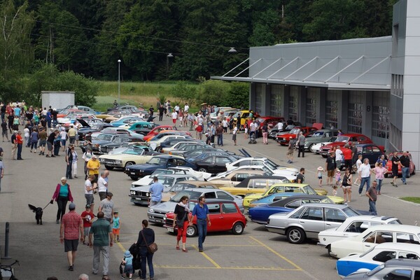 Das Calag-Oldtimertreffen präsentiert eine farblich wie modellspezifisch bunte Mischung an Fahrzeugen