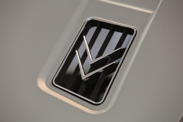 Das Citroën-Zeichen auf dem komplett restaurierten SM von 1974 - Versteigerung Oldtimer Galerie Gstaad 2018