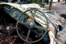Das Cockpit des Jaguar XK 120 - Autoskulpturenpark Neandertal