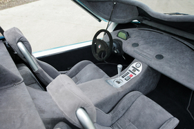 Das Cockpit ist komplett mit Alcantara ausgeschlagen - Zagato Raptor (1996)