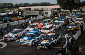 Das Feld der Rally-Wagen fuhr Demo-Läufe auf der Sprint-Strecke