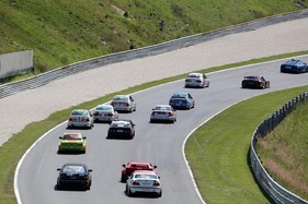 Bild Das Feld hinter dem Safety Car