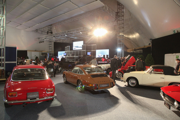 Image: The festival tent in Gstaad provided a fitting setting - Oldtimer Galerie Toffen auction in Gstaad on December 29, 2021