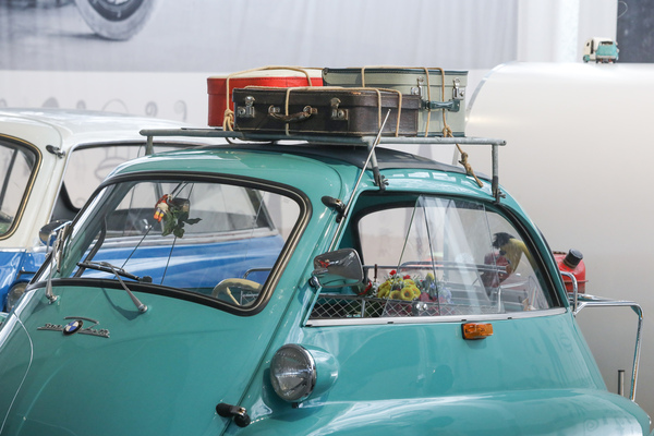Das Gepäck landete notgedrungen auf dem Dach - Sonderschau Microcars im Pantheon 2022/2023