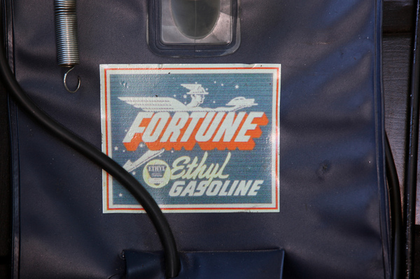 Das Glück aber kommt mit richtigem Benzin …