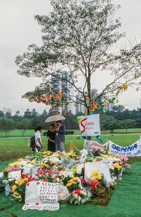 Das Grab von Ayrton Senna in Sao Paulo im Jahr 1995 Das Grab von Ayrton Senna in Sao Paulo im Jahr 1995